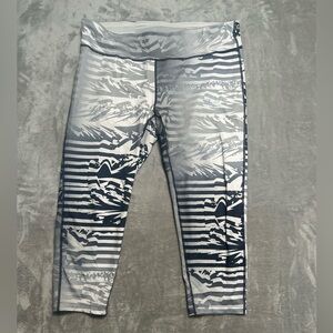 Nike Dri-Fit Cropped Leggings Women’s 1X Grey White Stripe Pocket Drawstring